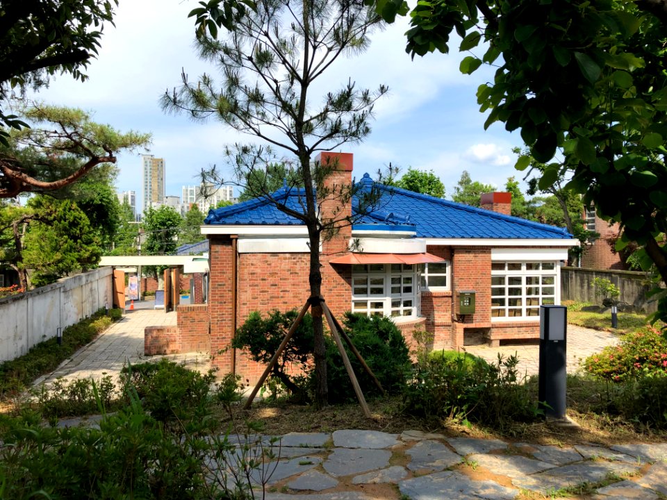 Former Official Residence No. 1 in Temiorae 1