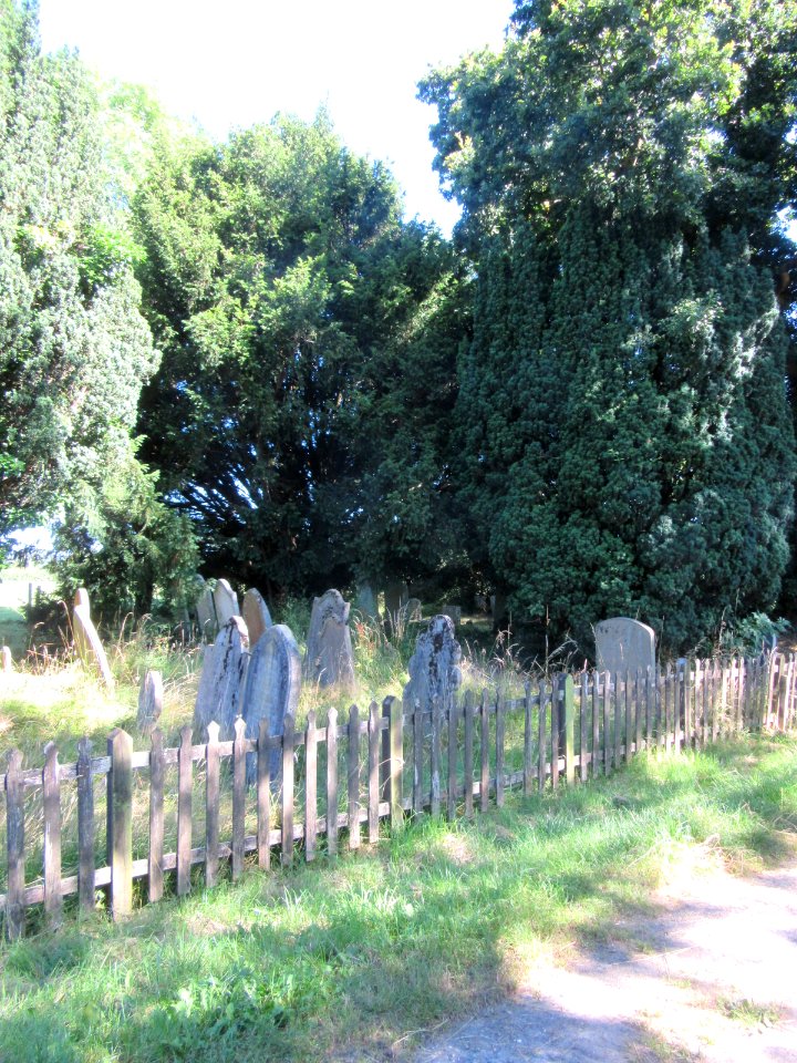 Former Providence Chapel, Chapel Road, Charlwood (August 2016) (Graveyard) (1)