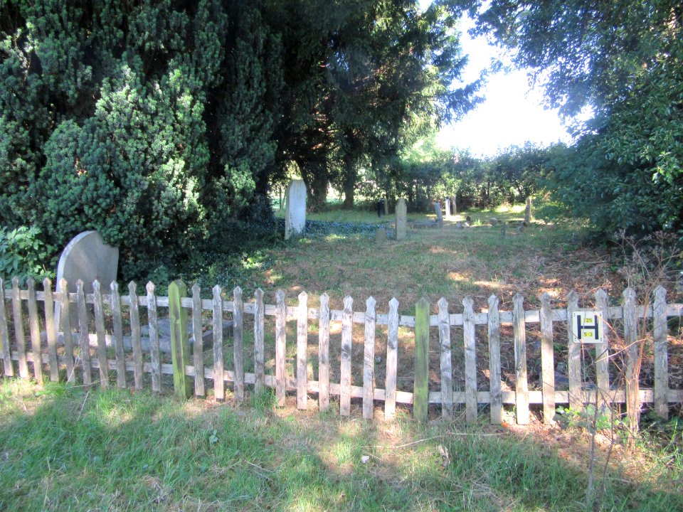 Former Providence Chapel, Chapel Road, Charlwood (August 2016) (Graveyard) (3)