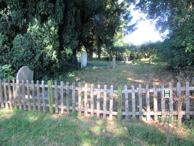 Former Providence Chapel, Chapel Road, Charlwood (August 2016) (Graveyard) (3)