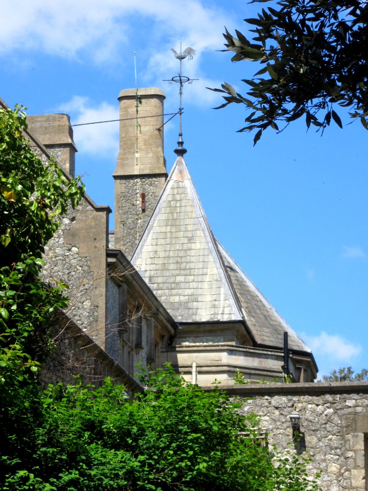 Former Roman Catholic Chapel at Weston Manor, Moon's Hill, Totland (May 2016) (3)