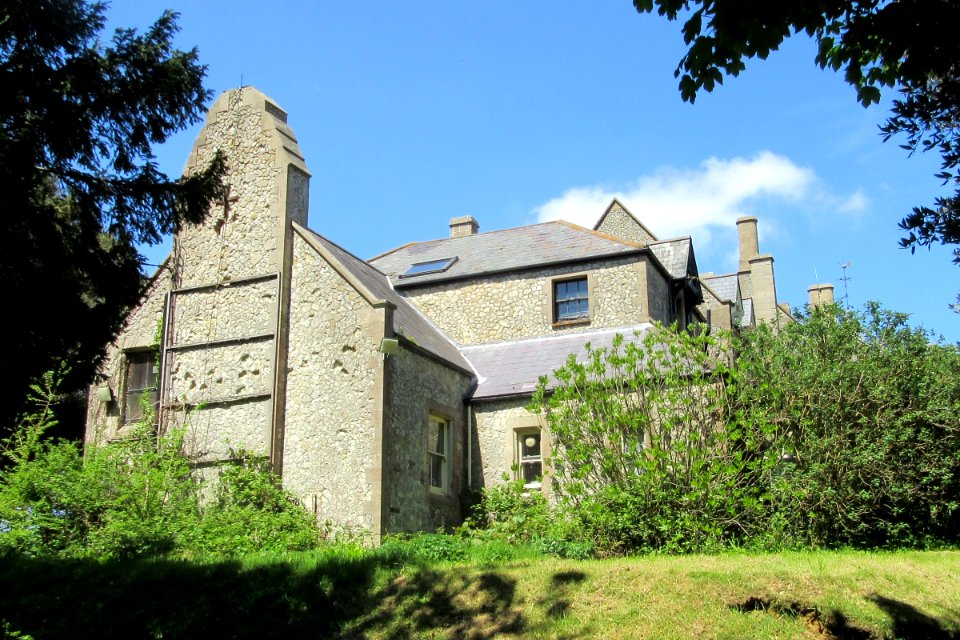 Former Roman Catholic Chapel at Weston Manor, Moon's Hill, Totland (May 2016) (1)