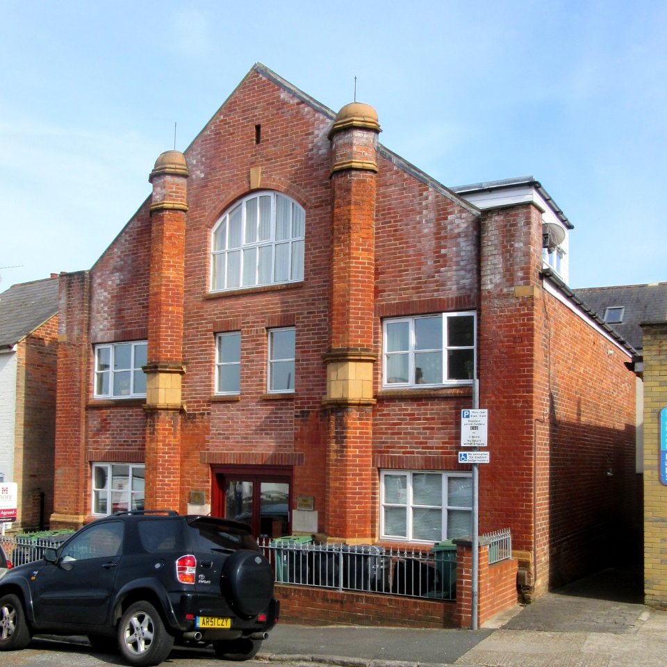 Former Salvation Army Hall, Denmark Road, Cowes, Isle of Wight (May 2016) (2)
