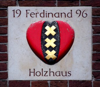 FERDINAND HOLZHAUS 1996, Gevelsteen, Zeedijk 17 photo