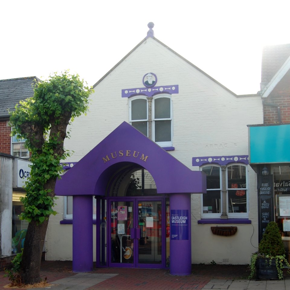 Former Salvation Army Hall, High Street, Eastleigh (June 2019) (2)