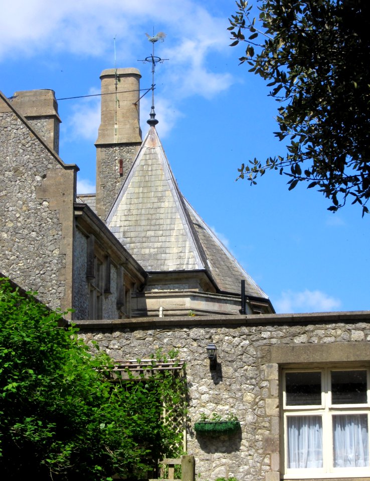 Former Roman Catholic Chapel at Weston Manor, Moon's Hill, Totland (May 2016) (2)
