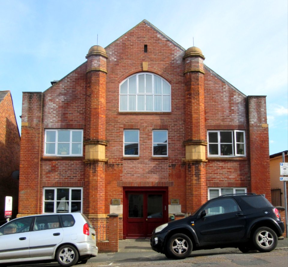 Former Salvation Army Hall, Denmark Road, Cowes, Isle of Wight (May 2016) (1)