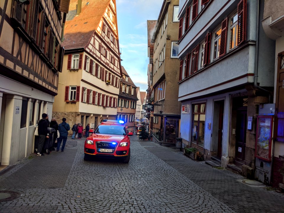Feuerwehr-Einsatz bei Dachstuhlbrand in der Kronenstraße in Tübingen am 21.12.2019 - 013