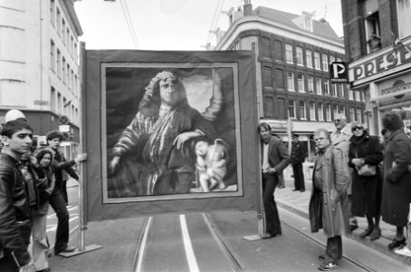 Ferdinand Bolstraat weer geopend doordat wethouder Van der Vlis met stoomwals do, Bestanddeelnr 932-1288