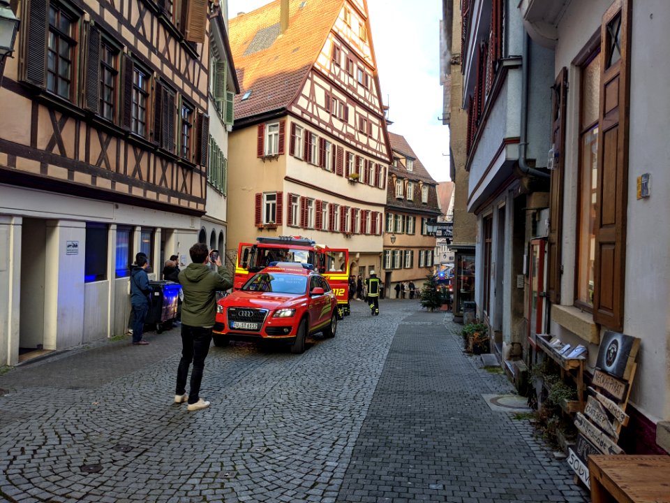Feuerwehr-Einsatz bei Dachstuhlbrand in der Kronenstraße in Tübingen am 21.12.2019 - 018