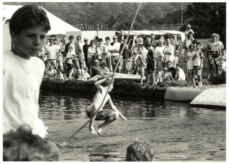 Festiviteiten i.v.m. Koninginnedag. NL-HlmNHA 54033993