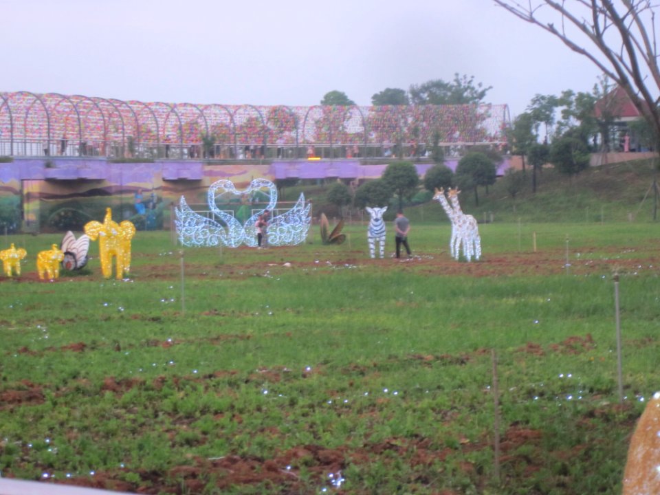 Festive lanterns, Yunmeng Fangzhou Water Park in Changchun Town of Ziyang District, Yiyang4