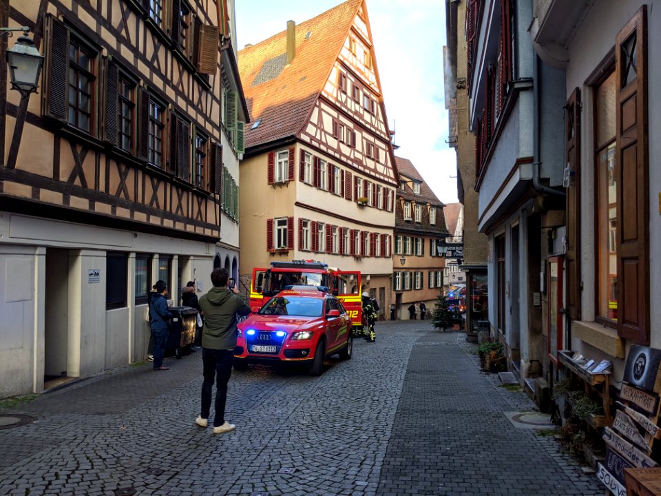 Feuerwehr-Einsatz bei Dachstuhlbrand in der Kronenstraße in Tübingen am 21.12.2019 - 020