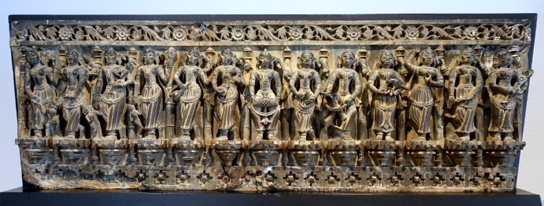 Female musicians, West India, 13th-15th century AD, gray slate - Matsuoka Museum of Art - Tokyo, Japan - DSC07036