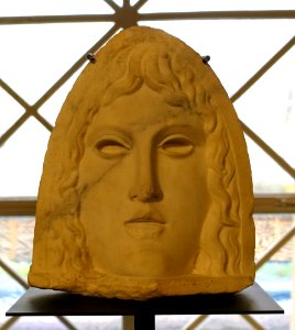 Female mask, architectural decoration, 1 of 4, Athribis, Tell Atrib at Benha, Egypt, 100-150 AD, marble - Hessisches Landesmuseum Darmstadt - Darmstadt, Germany - DSC09999