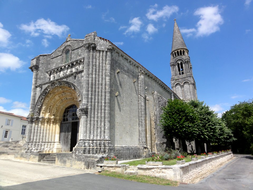 Fenioux (Charente-Maritime) église