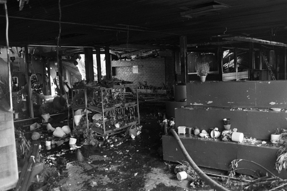 Felle brand in winkelcentrum in Purmerend, grote ravage na de brand, Bestanddeelnr 931-0840
