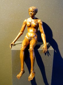 Female jointed doll, Nurnberg, c. 1530, boxwood - Bode-Museum - DSC03018
