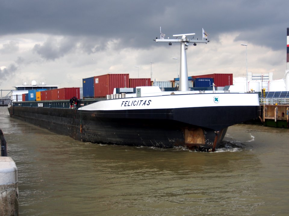 Felicitas ENI 02327706 at Port of Antwerp pic2