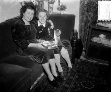 Fenny Heemskerk Nederlands schaakkampioen in huiselijke kring met thee, Bestanddeelnr 905-4345