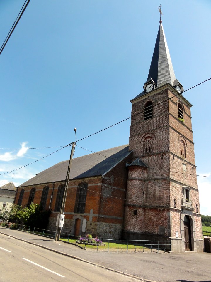 Felleries (Nord, Fr) église, coté nord