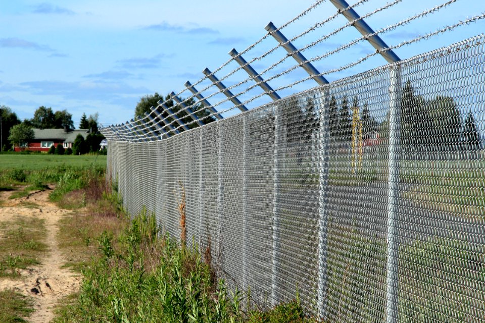 Fence Oulu Airport 20140625