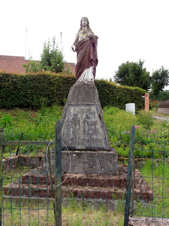 Ferrière-la-Petite (Nord, Fr) statue Sacré-Coeur