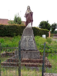 Ferrière-la-Petite (Nord, Fr) statue Sacré-Coeur