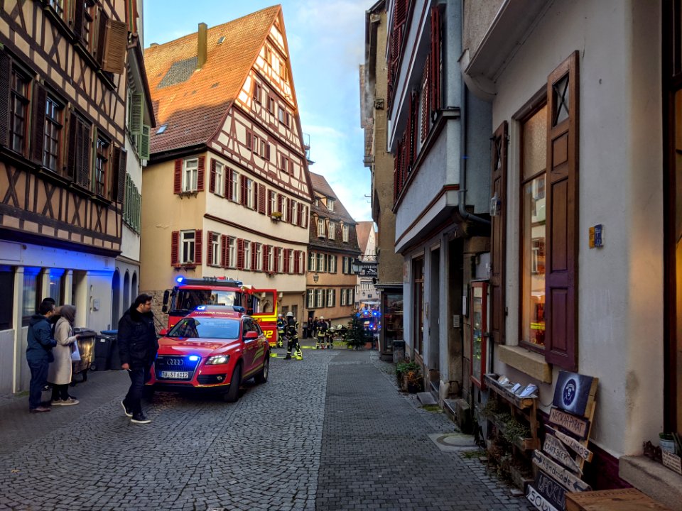 Feuerwehr-Einsatz bei Dachstuhlbrand in der Kronenstraße in Tübingen am 21.12.2019 - 023