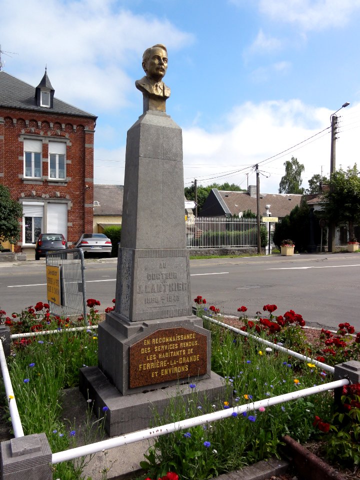 Ferrière-la-Grande (Nord, Fr) buste Docteur Lantier