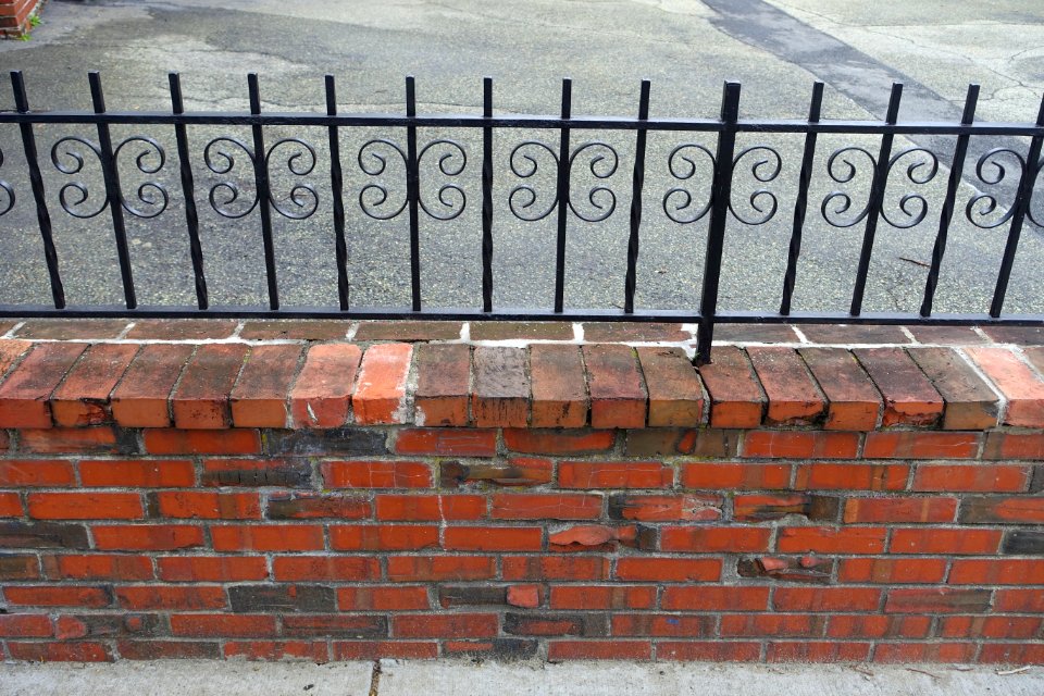 Fence atop wall - Arlington, MA - DSC01241