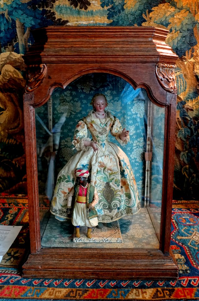 Female figure, Italy, date unknown, wood, textile, plaster - Packwood House - Warwickshire, England - DSC08816