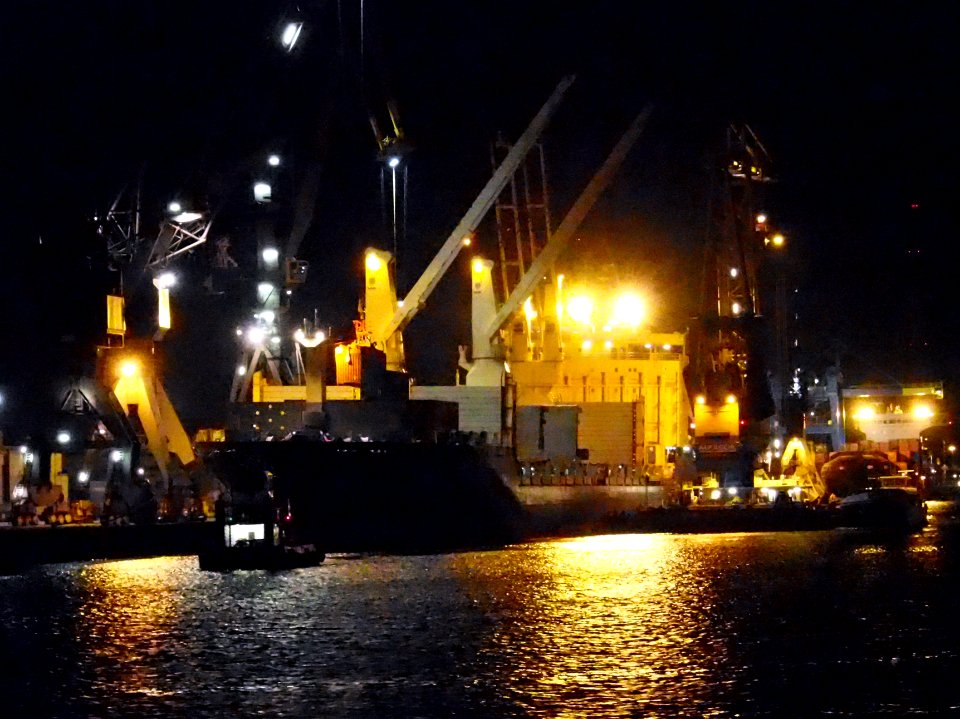 Fernando by night in Rotterdam pic4
