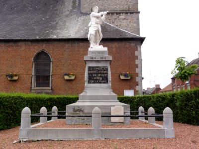 Ferrière-la-Grande (Nord, Fr) monument aux morts