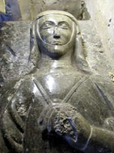 Female effigy, St Thomas, Winchelsea 03