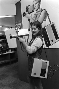 Fiarex 1968 in RAI Amsterdam de Sony draagbare video bandrecorder en cameraset, Bestanddeelnr 921-8013