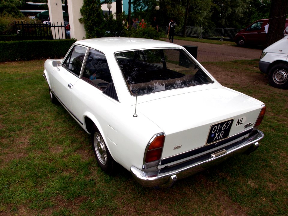 Fiat 124 Sport Coupe 1800 (1973), Dutch licence registration 01-67-XR p1