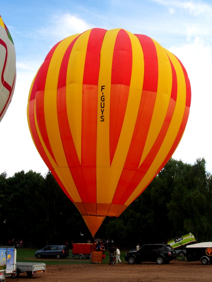 F-GUYS hot air balloon take-off at Metz, France, pic1