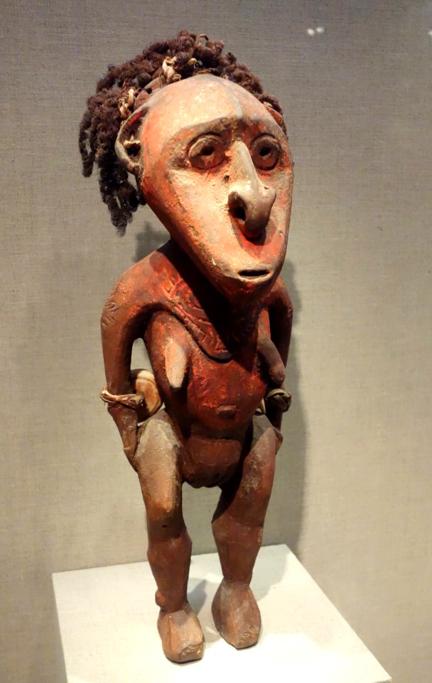 Female figure, East Sepik Province, coastal Sepik River, Murik Lagoon, Murik people, 19th to early 20th century, wood, human hair, conus and nassa shell, rattan, pigment - De Young Museum - DSC01154