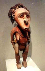Female figure, East Sepik Province, coastal Sepik River, Murik Lagoon, Murik people, 19th to early 20th century, wood, human hair, conus and nassa shell, rattan, pigment - De Young Museum - DSC01154