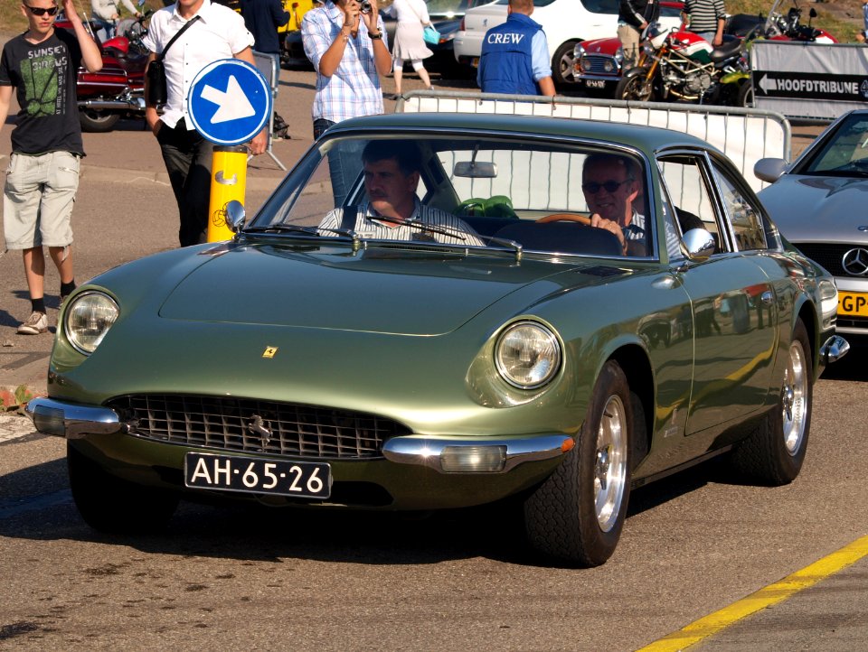 FERRARI 365GT 2+2 AH-65-26