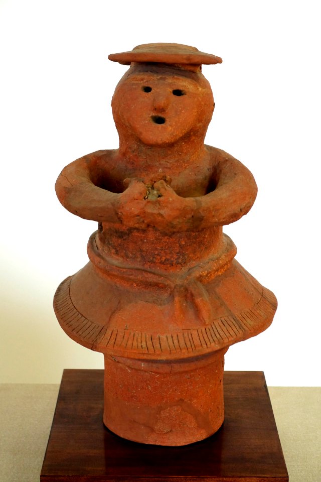 Female figure holding a bowl, Haniwa, Japan, Tumulus period, 6th-7th century AD, terracotta - Hakone Museum of Art - Hakone, Kanagawa, Japan - DSC08147