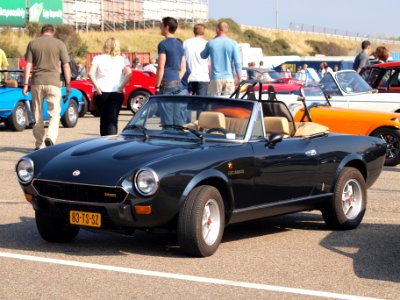 Fiat 124 Spider 2000 USA dutch licence registration 83-TS-SZ pic4