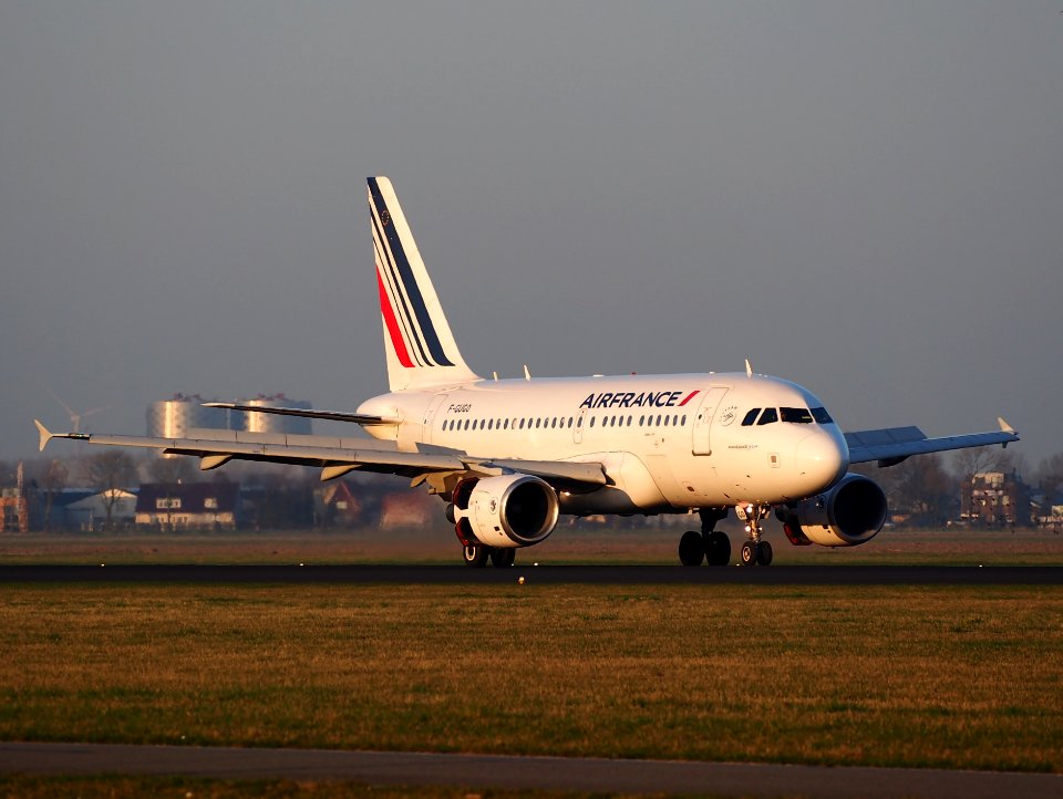 F-GUGO Air France Airbus A318-111, landing at Schiphol (AMS - EHAM), Netherlands, pic1
