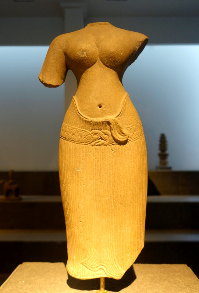 Female deity, Thanh Hoa, Hau Giang, first half of 11th century AD, sandstone - Museum of Vietnamese History - Ho Chi Minh City - DDSC06044