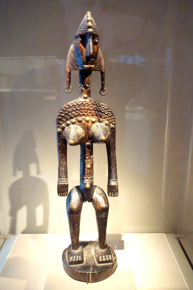 Female figure (jonyeleni), Mali, Bamana or Bambara people, 19th-20th century, wood and metal - De Young Museum - DSC01039