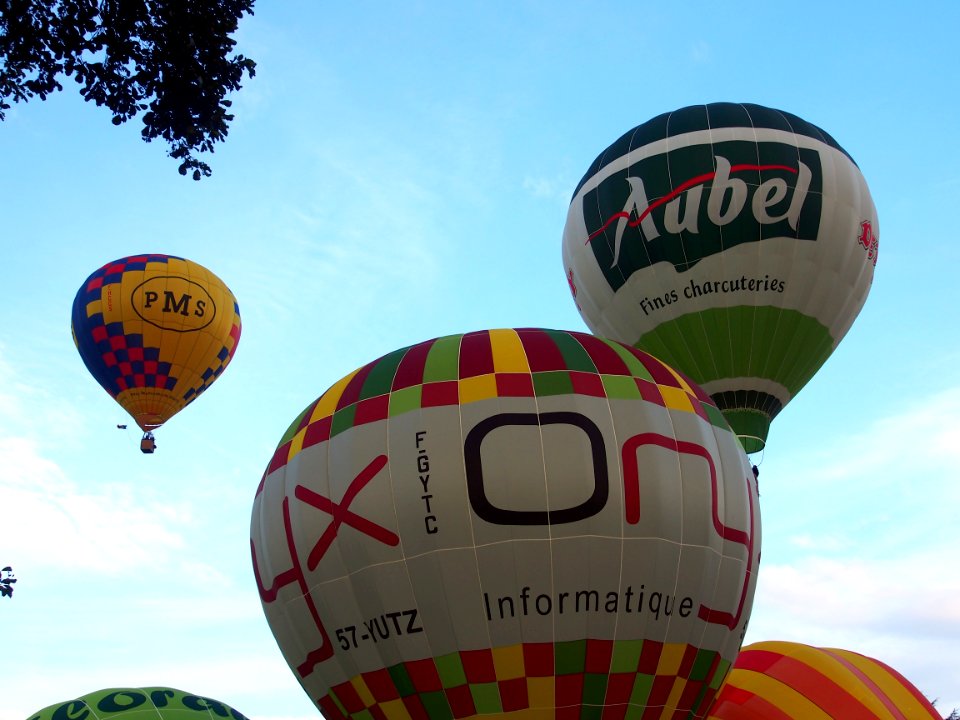 F-HCCS, F-GYTC & LX-BCH hot air balloons take-off at Metz, France