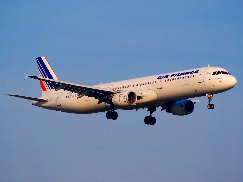 F-GTAU landing at Schiphol (AMS - EHAM), The Netherlands, pic2