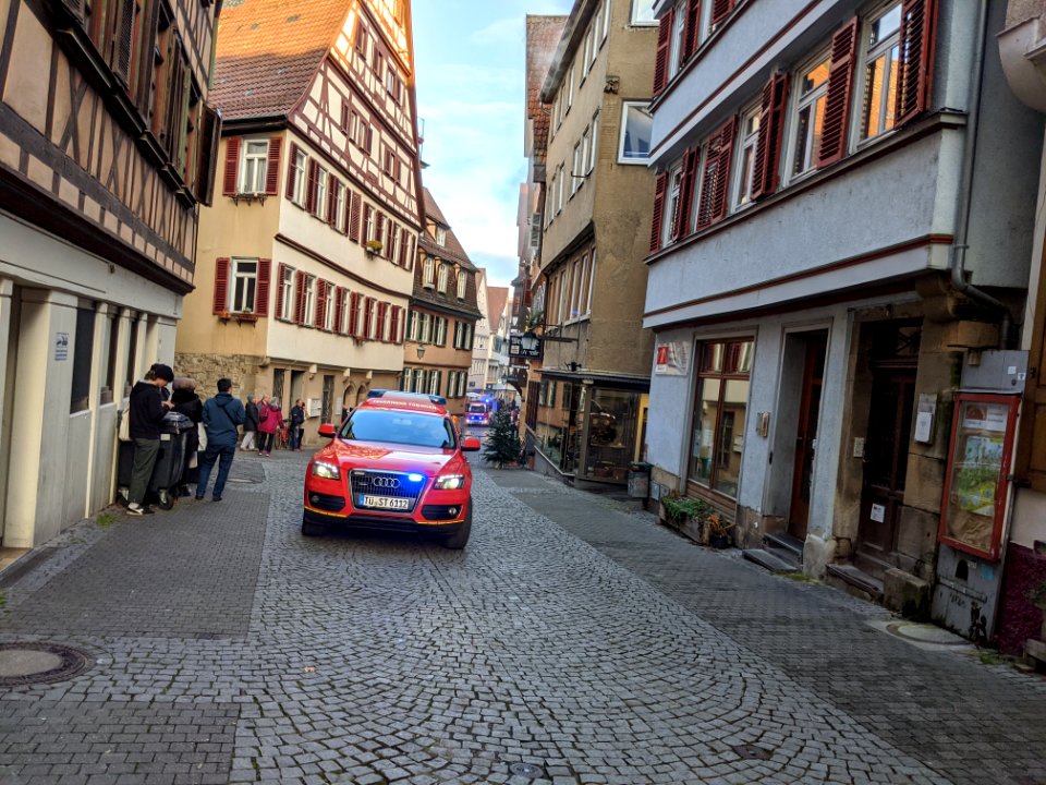 Feuerwehr-Einsatz bei Dachstuhlbrand in der Kronenstraße in Tübingen am 21.12.2019 - 008