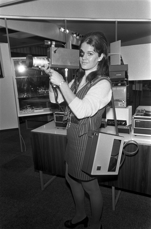 Fiarex 1968 in RAI Amsterdam de Sony draagbare video bandrecorder en cameraset, Bestanddeelnr 921-8014